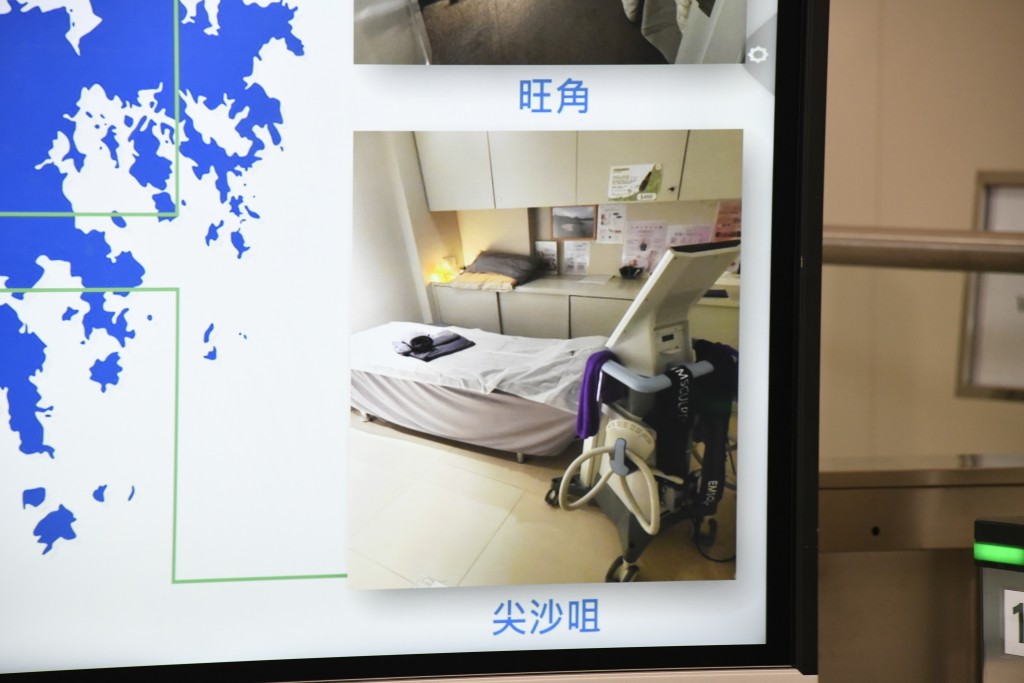 海關於3間美容院檢獲3部懷疑冒牌美容及瘦身儀器,並拘捕4人。楊偉亨攝 海關於3間美容院檢獲3部懷疑冒牌美容及瘦身儀器,並拘捕4人。楊偉亨攝