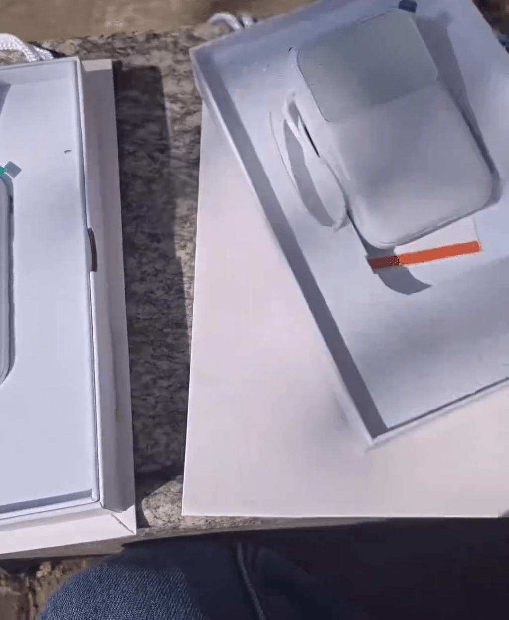 3个快递内是全是一样的“充电宝”。