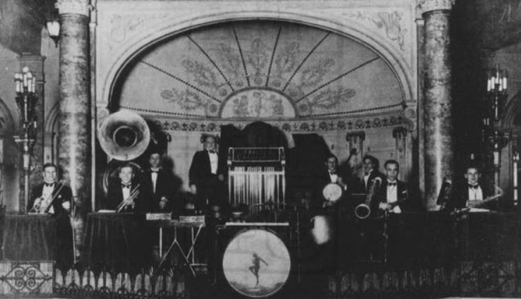 1930年代上海的「爵士大乐队」（Big Band）。