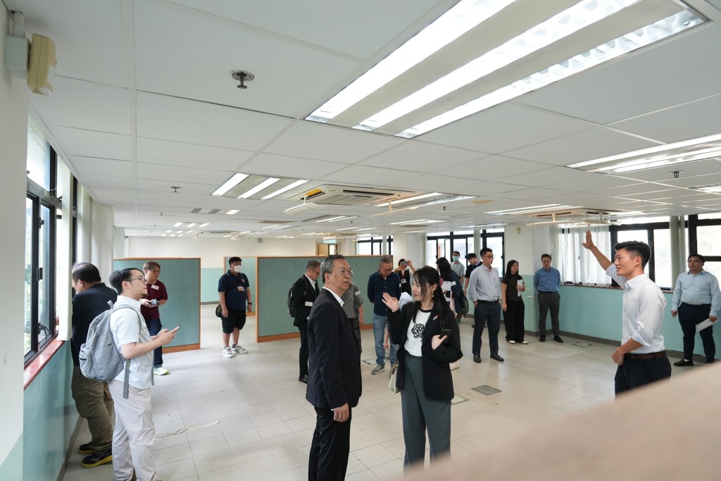 房屋局早前公布擬改裝位於牛頭角的前香港道教聯合會雲泉學校為過渡性房屋。何永賢FB