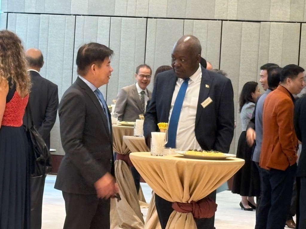 不少來自非洲、歐洲及亞洲的領事出席導賞團、簡介會和交流酒會。 不少來自非洲、歐洲及亞洲的領事出席導賞團、簡介會和交流酒會。