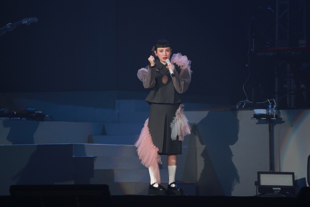 台湾金曲歌后魏如萱（娃娃）一连两场香港演唱会昨晚（3日）在九展举行尾场。