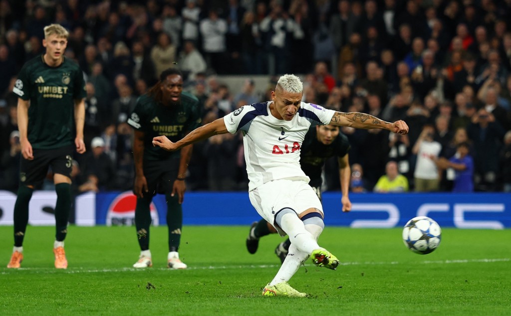 李察里臣完場前12碼宴客。路透社