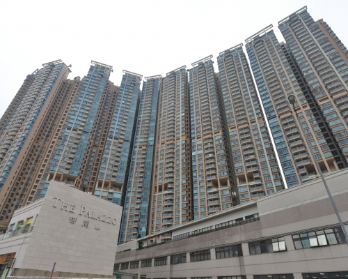 御龍山低層連平台單位成交呎價18621元。
