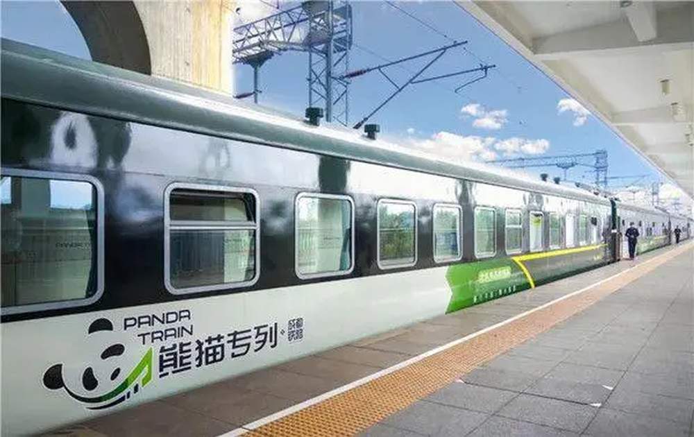 四川成都的「熊猫列车」。