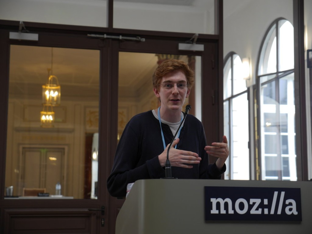 WireGuard創作者Jason Donenfeld較早前在Mozilla研討會發言。(WireGuard網站圖片)