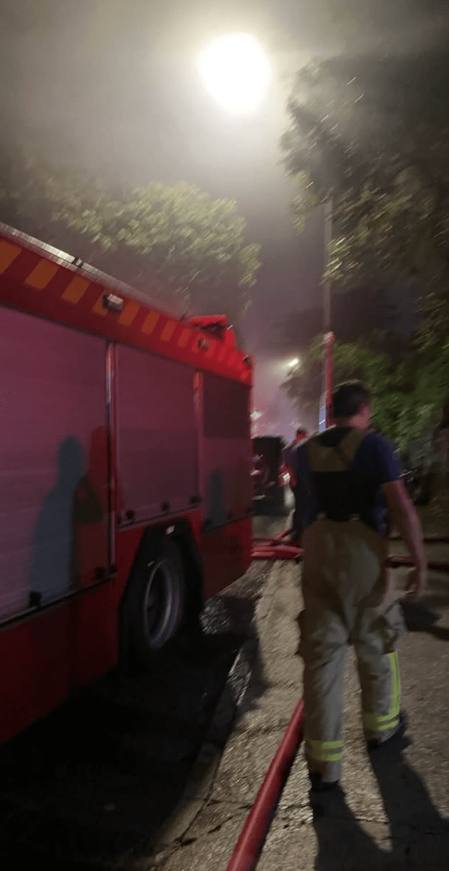 粉嶺靈山村鐵皮屋起火 5旬漢證實死亡。 fb@北區之友 Friends of North District (上水、粉嶺、沙頭角和打鼓嶺)