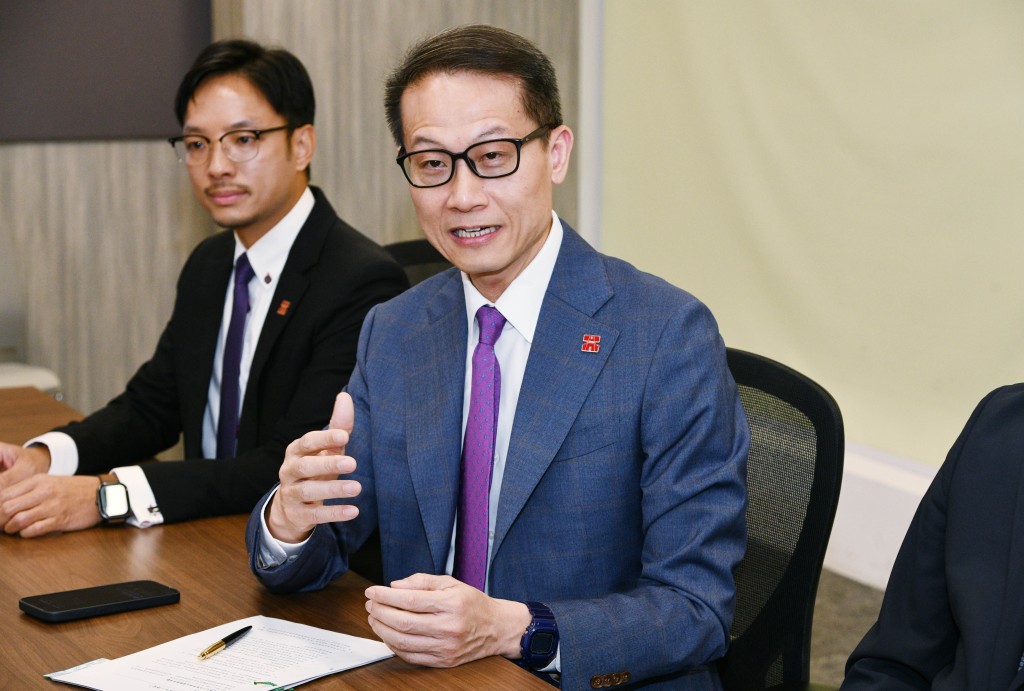 他希望爭取於2034年完成工程建設,致力實現於2035年同步開通香港段和深圳段的目標。 他希望爭取於2034年完成工程建設,致力實現於2035年同步開通香港段和深圳段的目標。