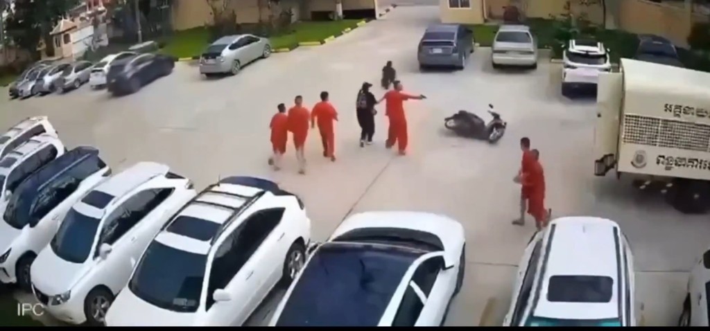 單槍匹馬進行劫囚的女子事後被捕。微博@紅星新聞