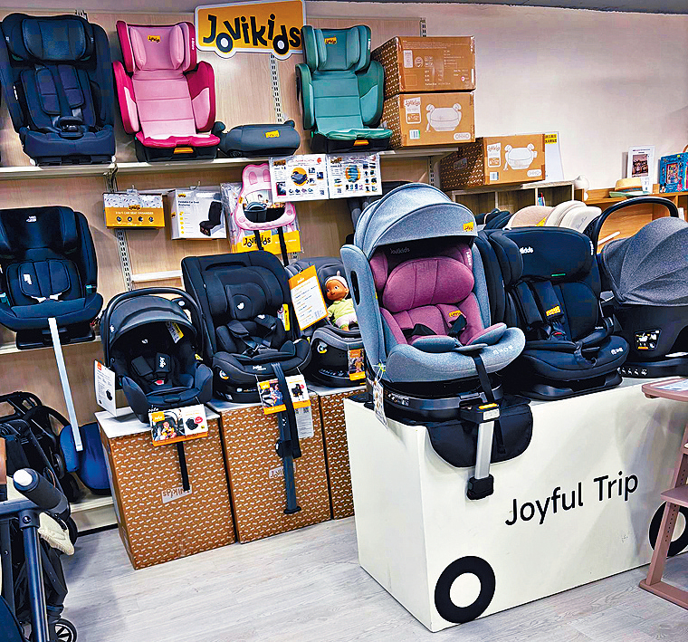 有零售商指，兒童束縛設備的銷售額在條例生效前夕急升。