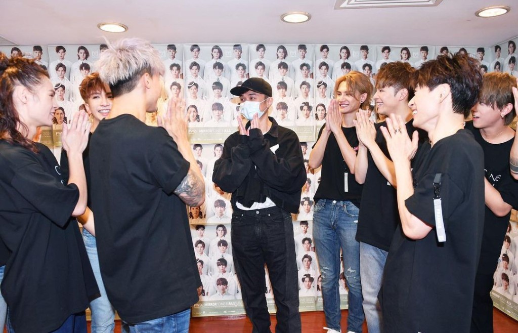 古巨基跟得好貼，之前MIRROR開Show佢都有去睇。