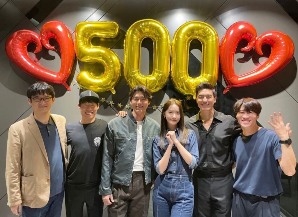 一班演員齊齊慶祝《秘密任務2: International》衝破500萬入場人次。