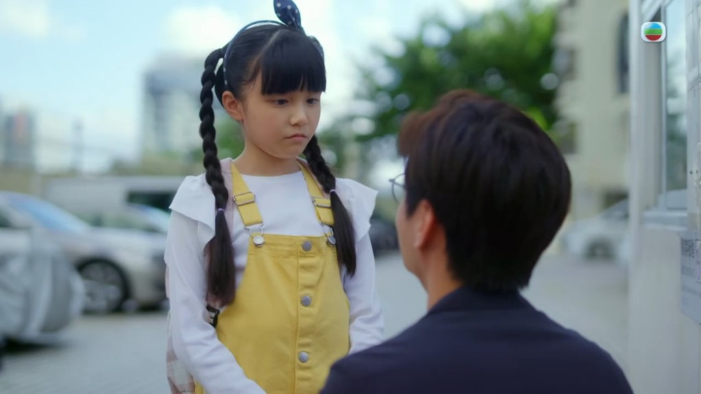 鄭淽月飾演羅子溢和陳自瑤女兒「悅悅」。