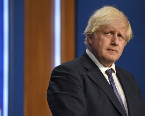 英格蘭如期周一解封,首相約翰遜促民眾保持謹慎。AP圖片