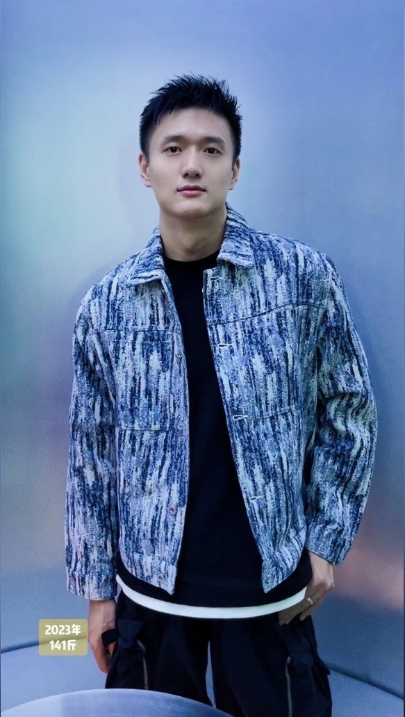 減肥成功後連外表也變得年輕。(圖片來源:「明叔很認真」小紅書)