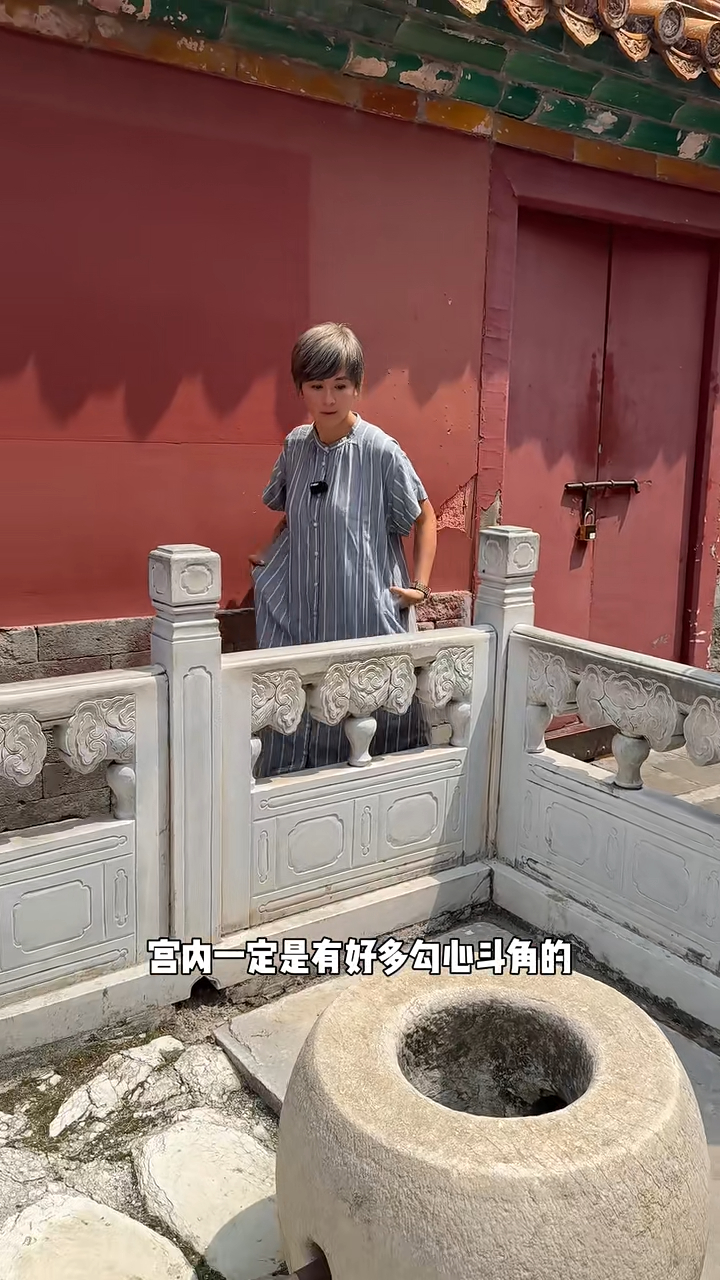 唐寧又曾到北京拍旅遊和美食片,結果惹來不少揣測。 唐寧又曾到北京拍旅遊和美食片,結果惹來不少揣測。