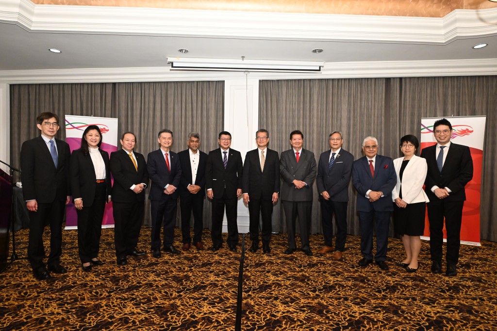 陈茂波出席由香港驻雅加达经济贸易办事处和马来西亚全国总商会合办的午餐会。政府新闻处图片