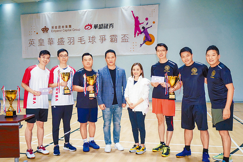 定期舉行員工活動並邀請同業參與，增加互動機會之餘，更是提升團隊向心力的好時機。