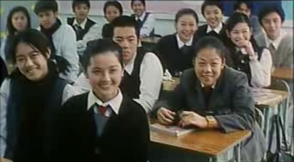 蔡卓妍（前右）中三开始兼职模特儿，亦曾与中学同学于电影《自从他来了》中担任特约演员。