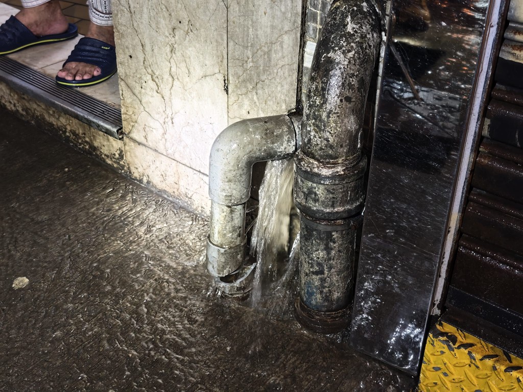 水管直徑約2吋。