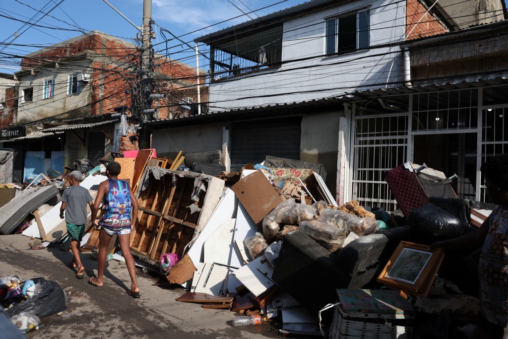 里约热内卢多间房屋倒塌，灾情严重。路透社