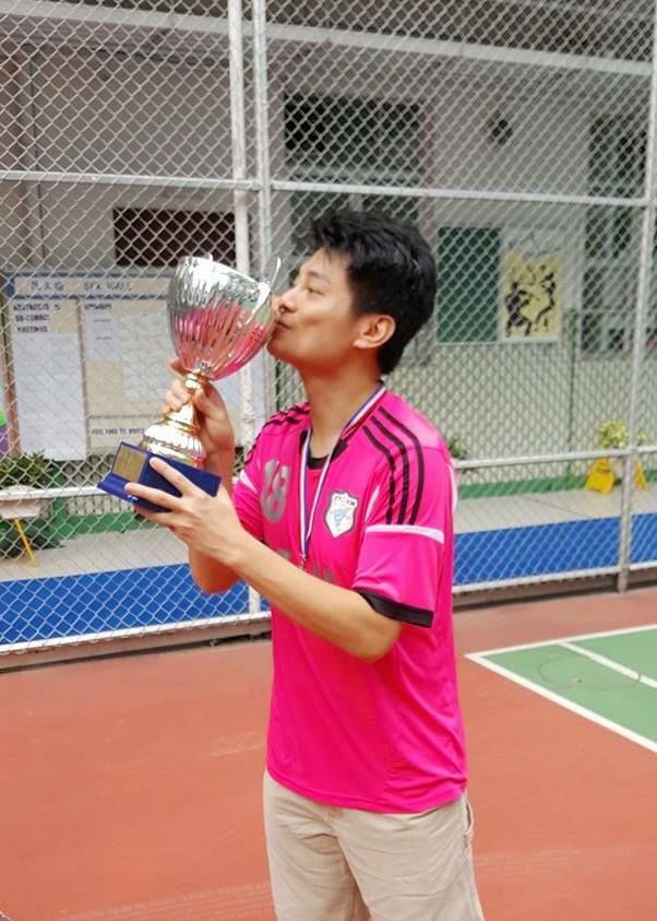 有指Billy年薪達千萬。