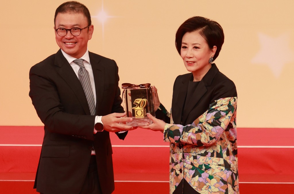 汪阿姐日前獲TVB頒「50年金禧服務大獎」。