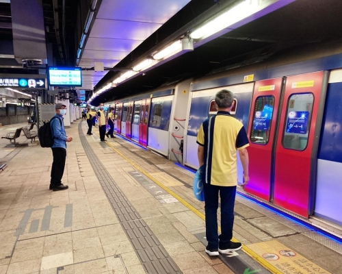 港鐵指旺角東至紅磡站加派300名額外人手協助。