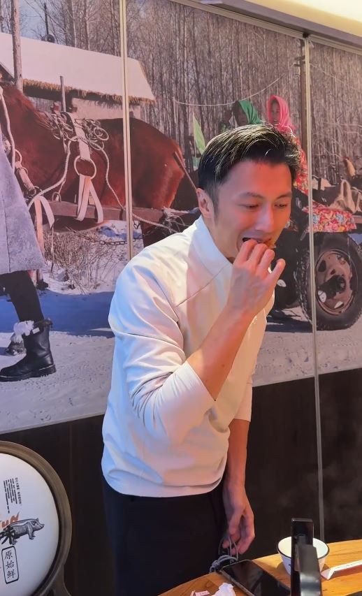 謝霆鋒在哈爾濱品嚐當地美食。微博