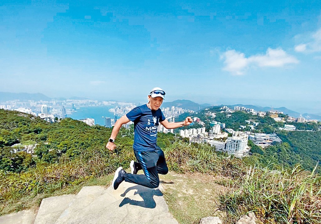 何輝笑言趁疫情空檔終有時間遠足郊遊,尋回人生樂趣。