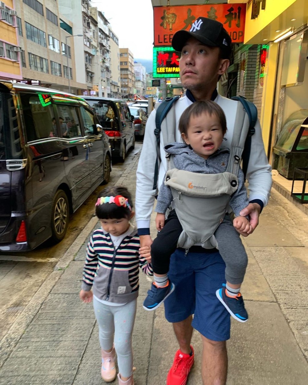 Angie經常讚老公係廿四孝爸爸。