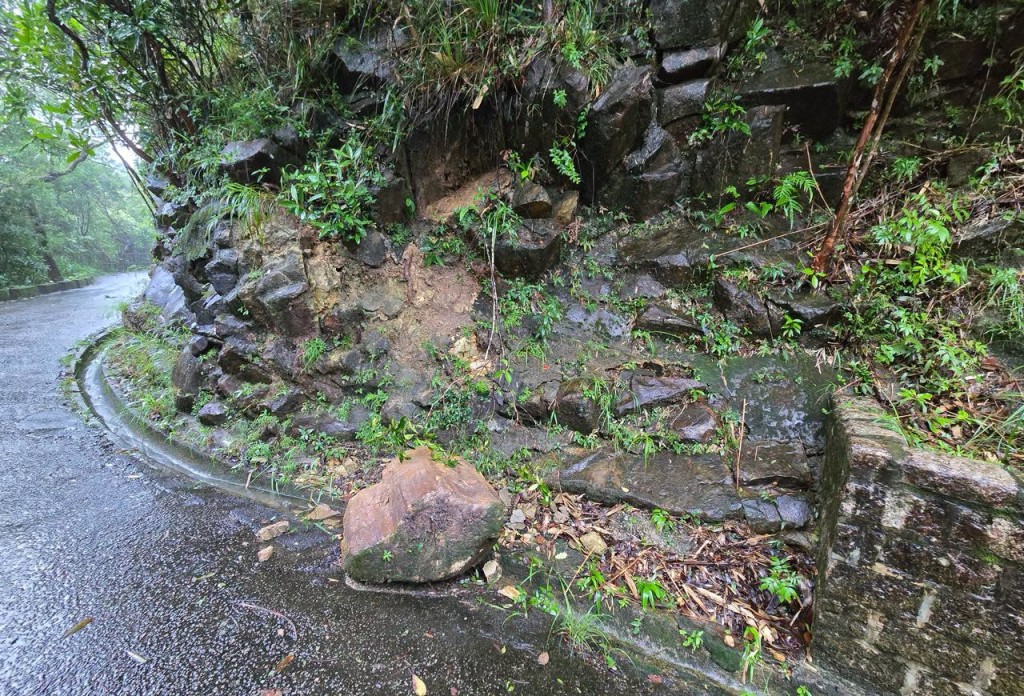 土力工程處接獲6宗山泥傾瀉報告,圖為山頂布力徑。FB「土力場」圖片 土力工程處接獲6宗山泥傾瀉報告,圖為山頂布力徑。FB「土力場」圖片
