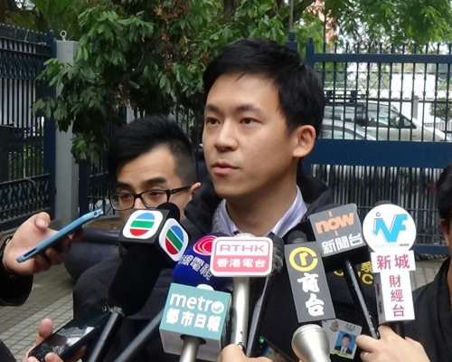 警方交代案情。 蔡楚輝攝