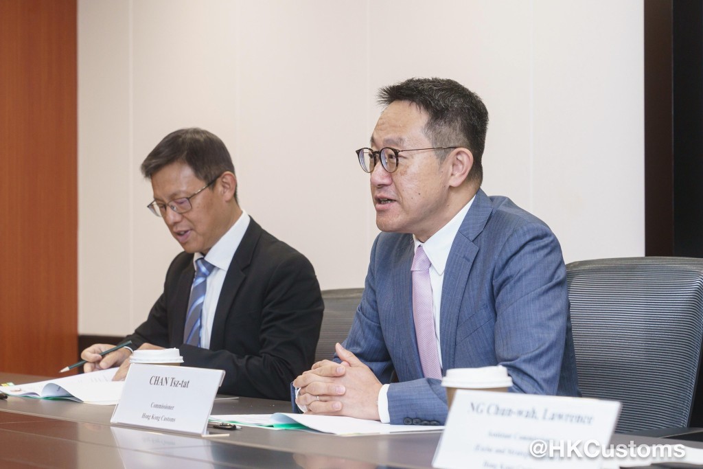 陳子達表示,他表示,香港海關會全力支持特區政府與各國駐港總領事館建立緊密合作。 陳子達表示,他表示,香港海關會全力支持特區政府與各國駐港總領事館建立緊密合作。