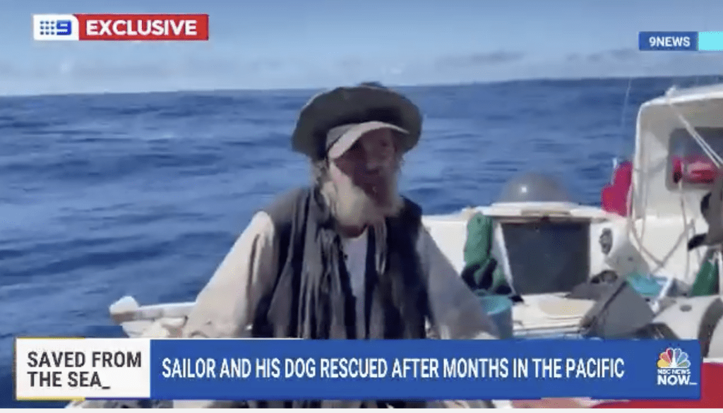 蒂姆被发现在坏了的船上。电视新闻画面截图