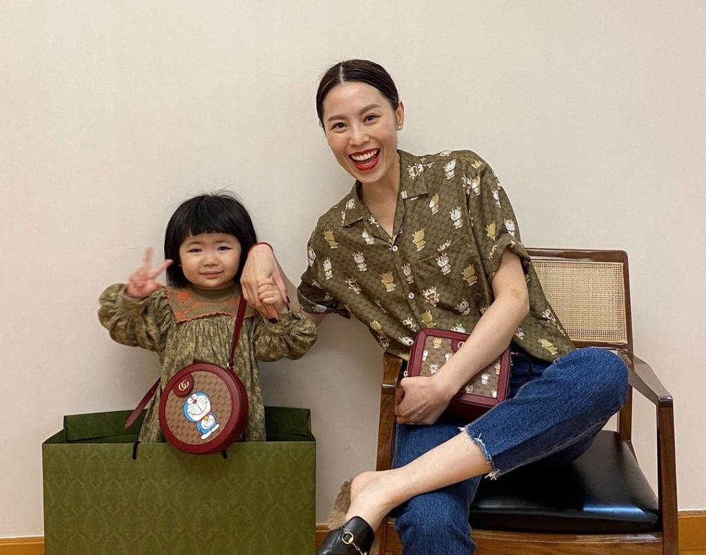 Lucy受品牌商戶垂青成為「BB界KOL」,母女檔搵食。