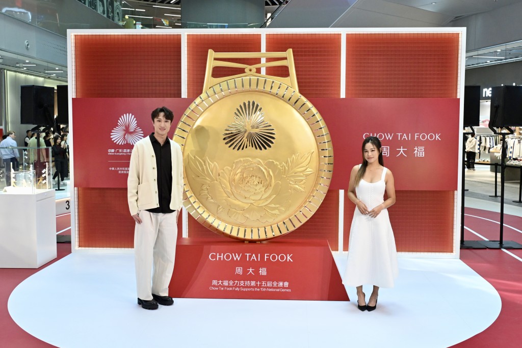 現場亦置有巨大金牌。劉駿軒攝 現場亦置有巨大金牌。劉駿軒攝