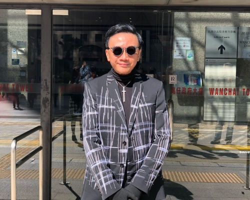 劉定成於庭外表示自己以往「好錫佢」，案發後感覺「好hurt」，判決還了他公道。郭止晅攝