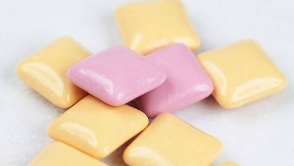 烏克蘭化學系男吃香口膠，誤沾炸藥粉末口中爆炸慘死。 新華社資料圖