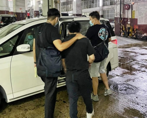 警方拘捕涉事派對房間的34歲姓林的男負責人。警方圖片