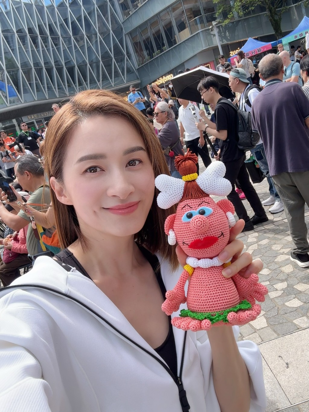 Jessie今日以「愛心大使」的身分出席「國際白杖日」。