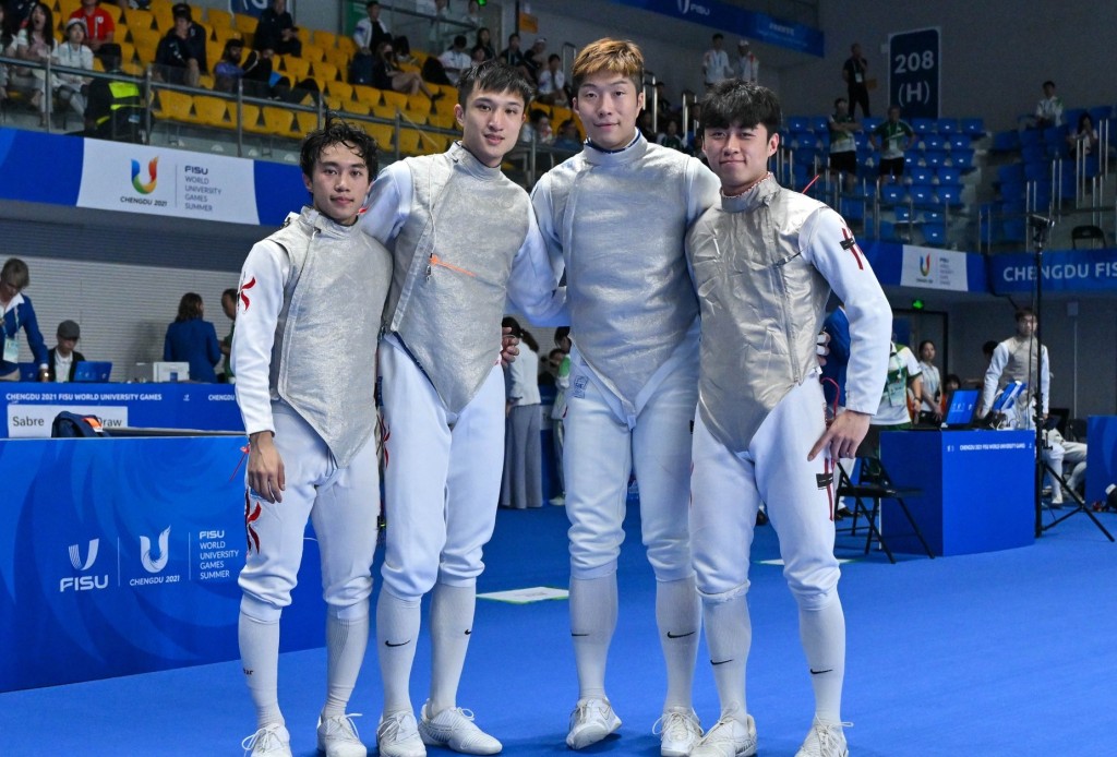 吴诺弘（右）前年与张家朗、张小伦及蔡俊彦参加东京奥运男子花剑团体赛事，再次受到外界关注。