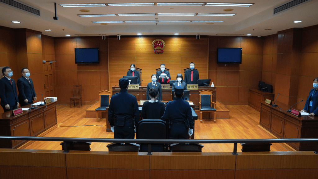 上海法院指一女子乘渡船拍軍事設備再出售，判刑5年。