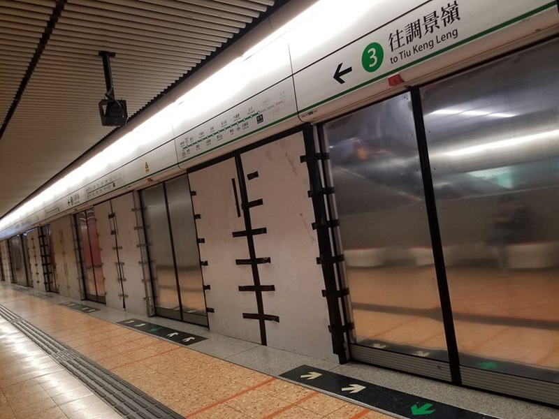 旺角站多度月台幕門變「鋼幕」。FB圖
