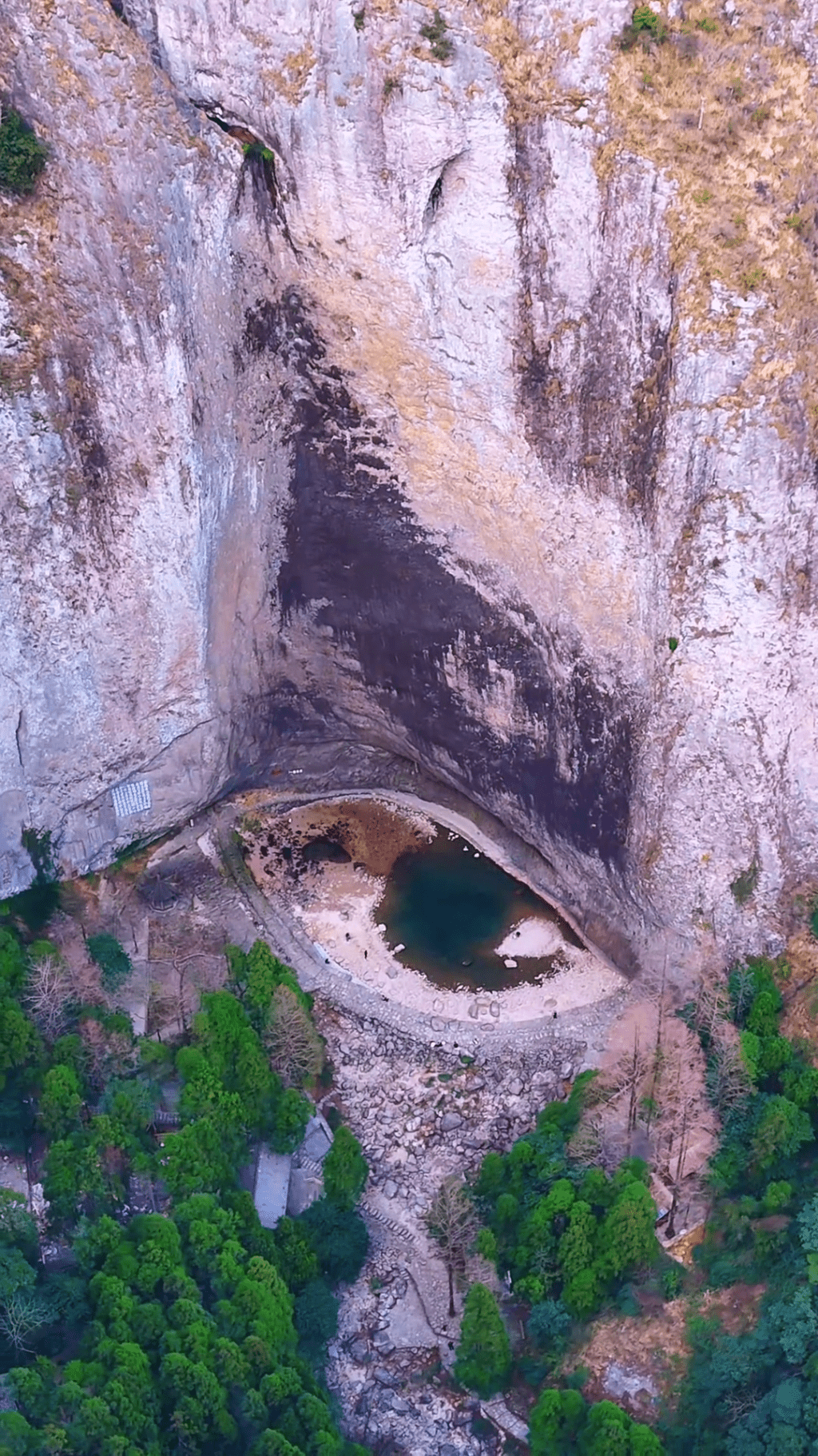浙江景區驚現「開龍眼」奇觀。 抖音影片截圖