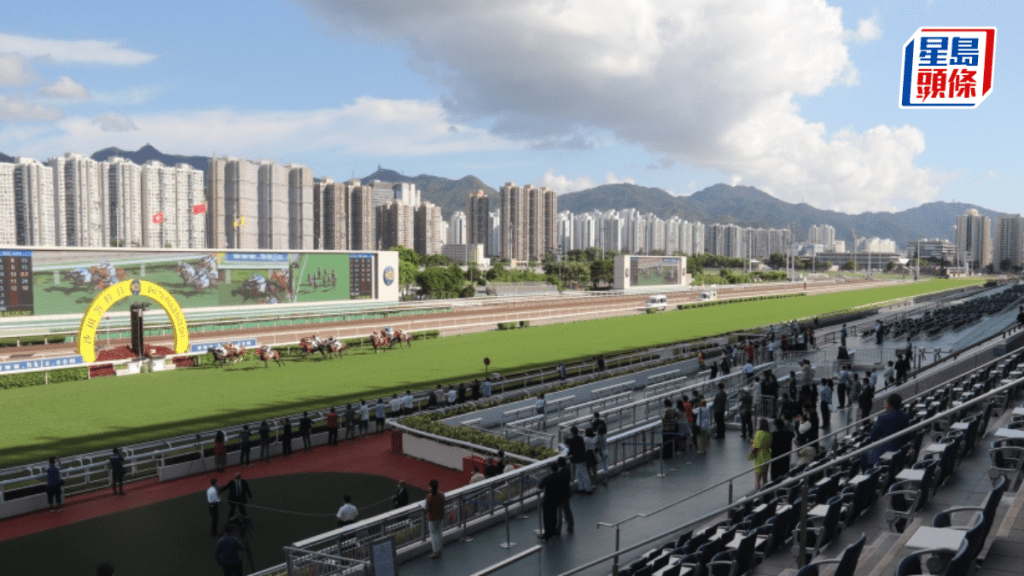 香港賽馬會今日宣佈,馬會已根據香港天文台的最新資訊作出全面評估,決定維持今日在沙田馬場舉行的賽事。資料圖片
