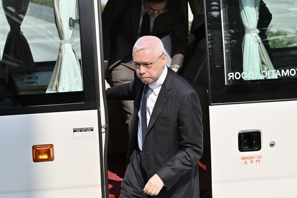 委員歐陽伯權。