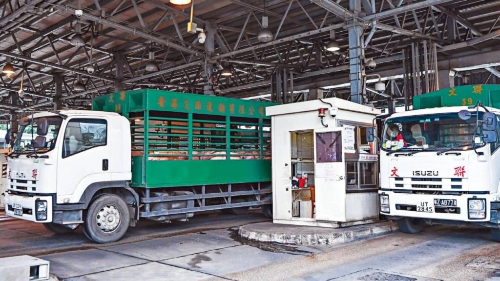 政府表示，各陸路口岸累計阻截1200宗染疫跨境司機。資料圖片