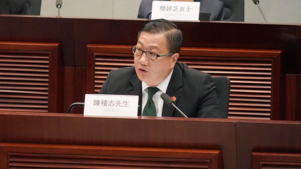 申訴專員陳積志出席與立法會議員舉行的年度會議。政府新聞處