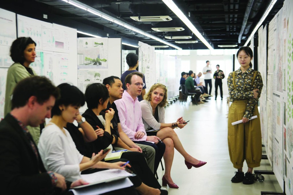 園境碩士課程學生為畢業論文做簡報。 園境碩士課程學生為畢業論文做簡報。